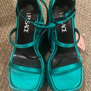 NWOT Versace Platform 3-Strap Sandals (Size 6)